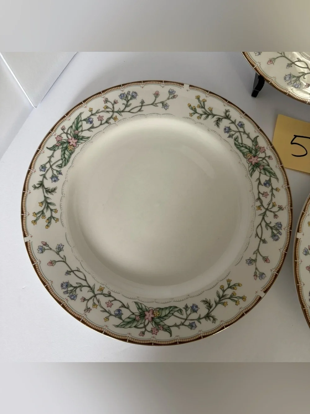 Set of 3 Farberware 1996 Wellesley #486 Fine China 10.75-Inch Dinner Plates #5